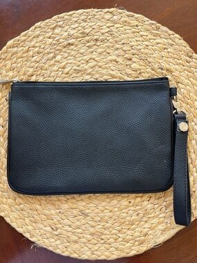 Jewel by Thirty One-Black Pebbled Leather Wristlet Clutch
